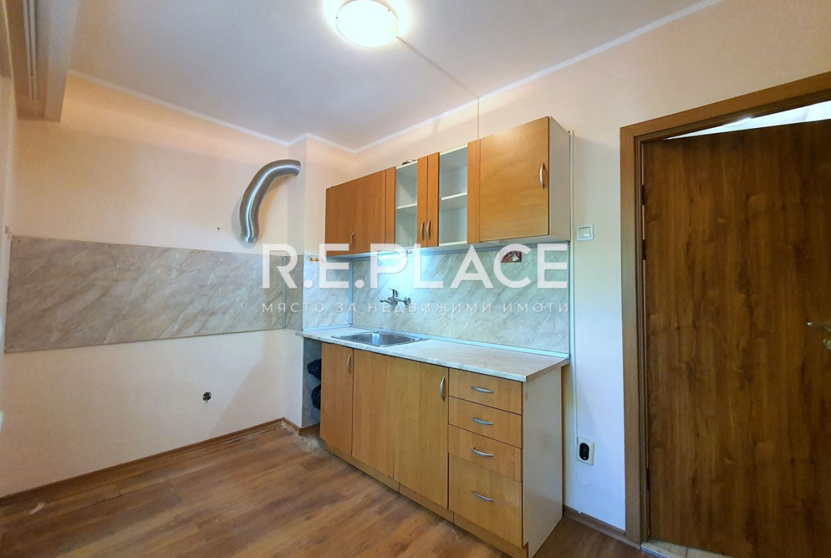 Продава южен апартамент с три стаи! Цветен квартал, гр. Варна