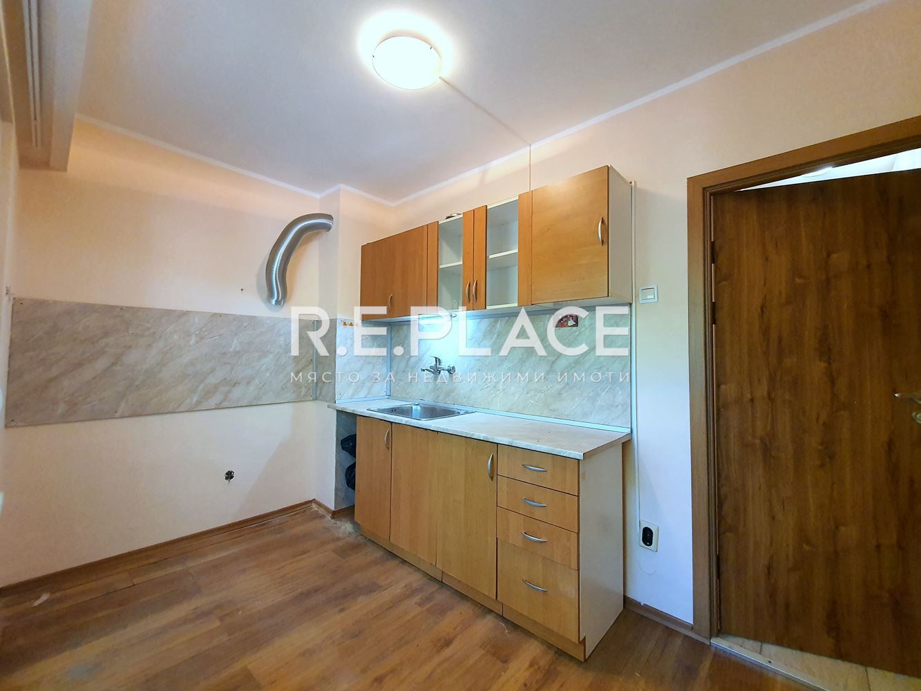 Продава южен апартамент с три стаи! Цветен квартал, гр. Варна