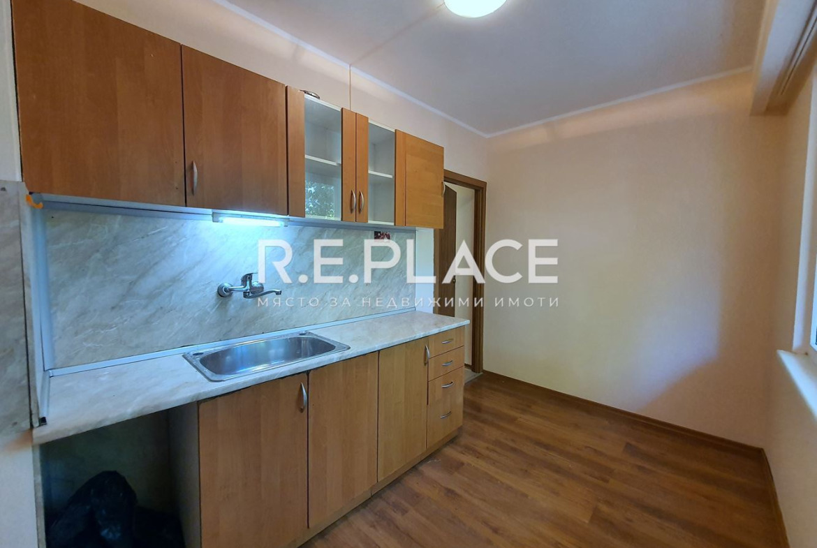 Продава южен апартамент с три стаи! Цветен квартал, гр. Варна