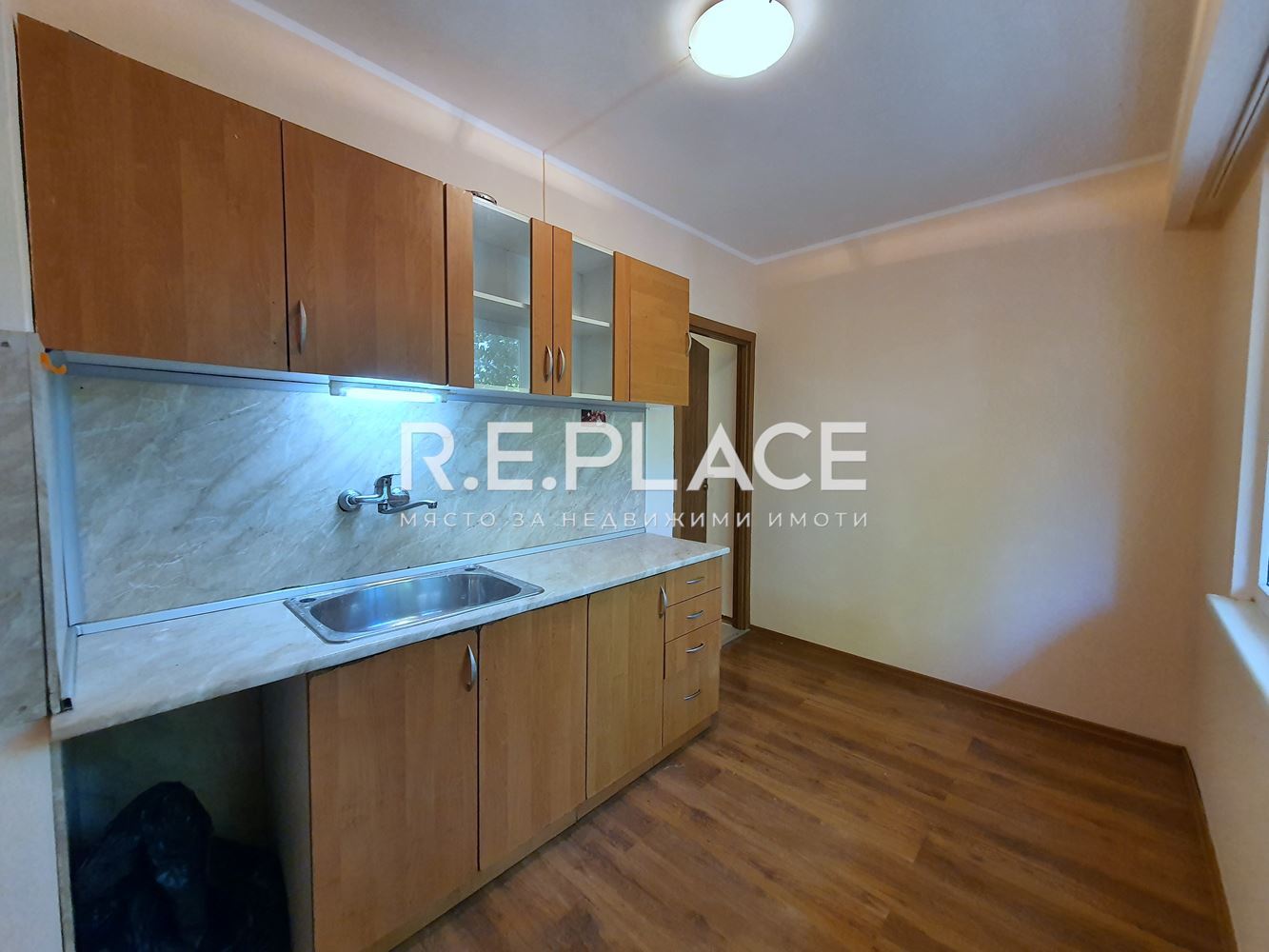 Продава южен апартамент с три стаи! Цветен квартал, гр. Варна