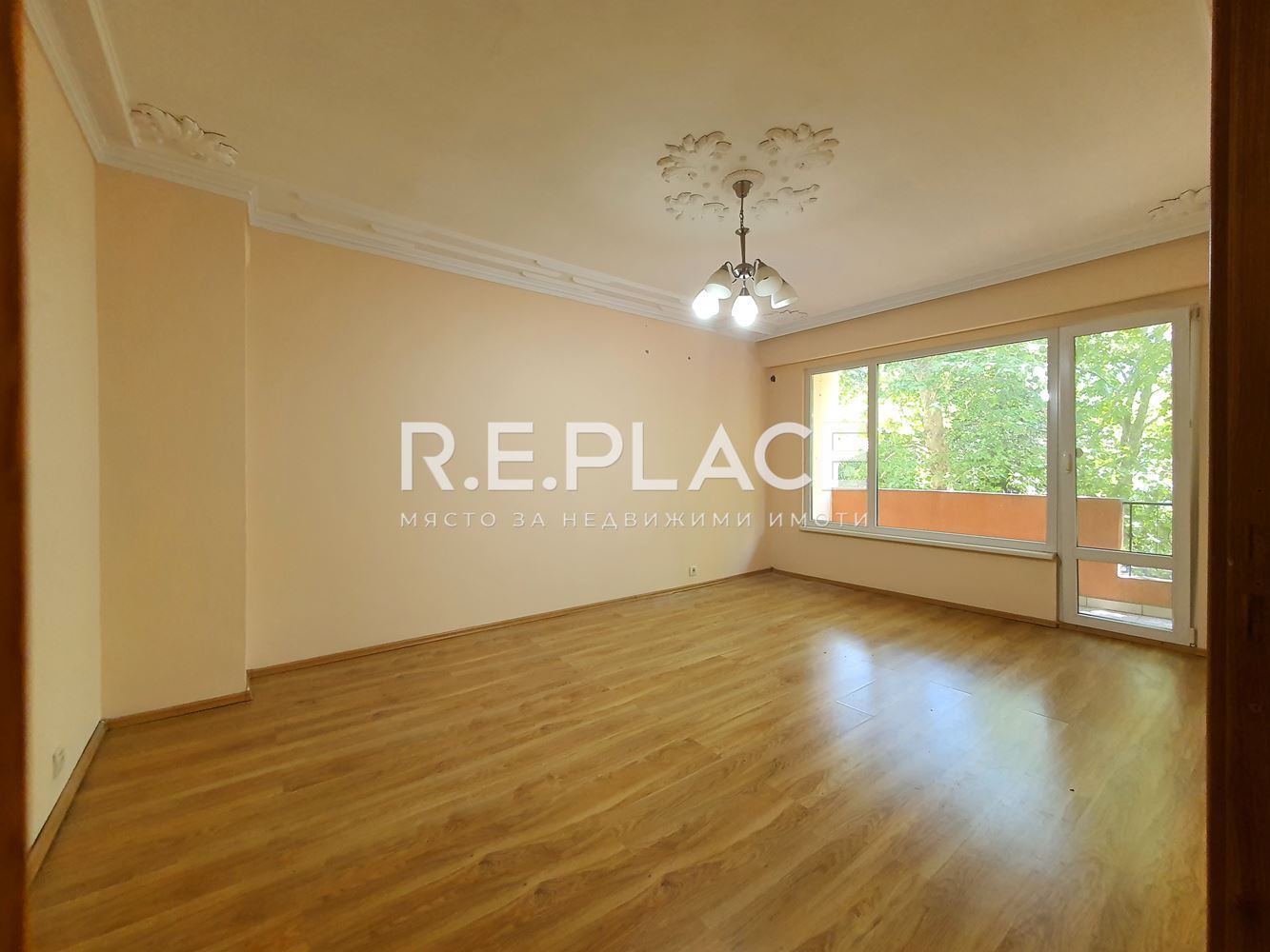 Продава южен апартамент с три стаи! Цветен квартал, гр. Варна