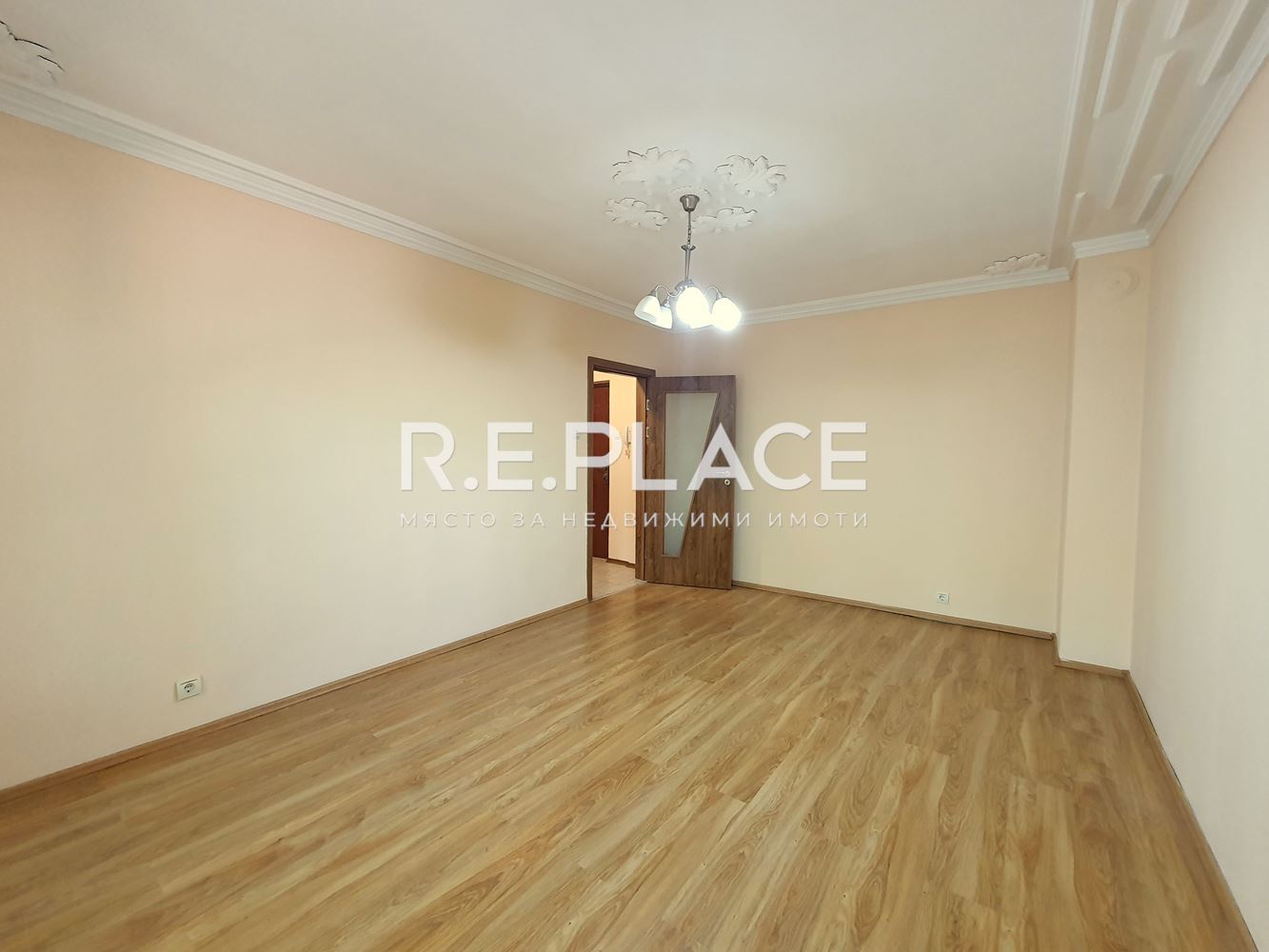 Продава южен апартамент с три стаи! Цветен квартал, гр. Варна