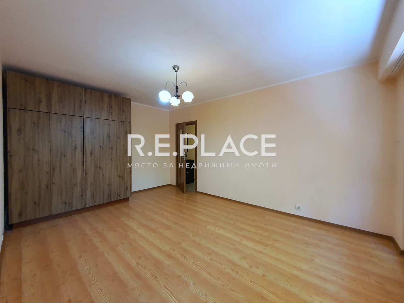 Продава южен апартамент с три стаи! Цветен квартал, гр. Варна