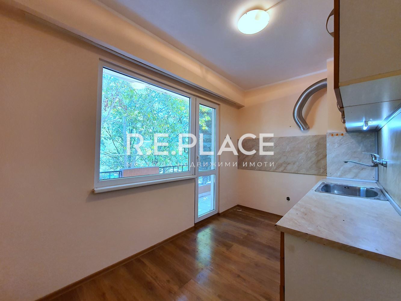 Продава южен апартамент с три стаи! Цветен квартал, гр. Варна