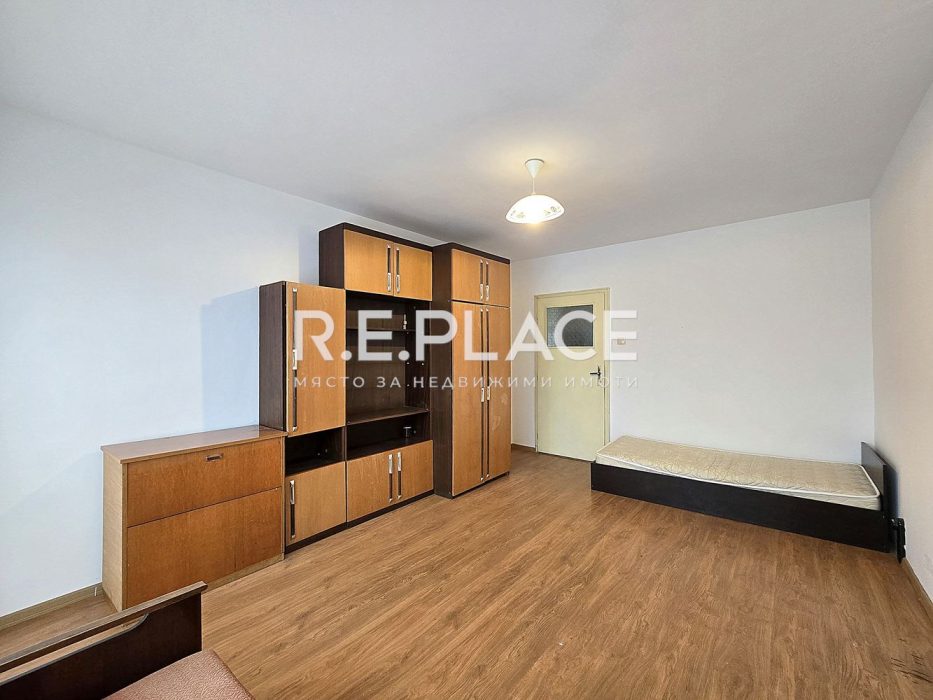 Апартамент с четири стаи за продажба в кв. Левски, гр. Варна