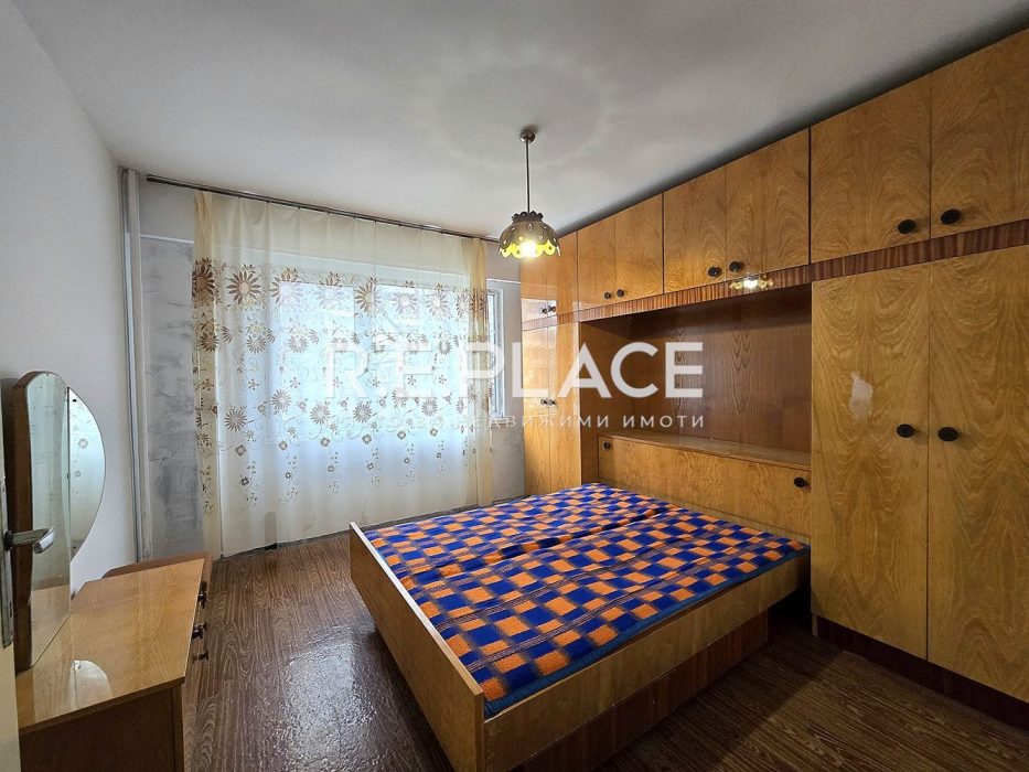 Апартамент с четири стаи за продажба в кв. Левски, гр. Варна