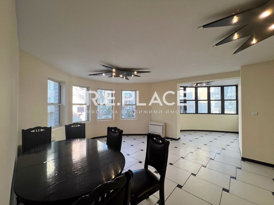 Продава четиристаен апартамент в р-н Спортна зала, гр. Варна