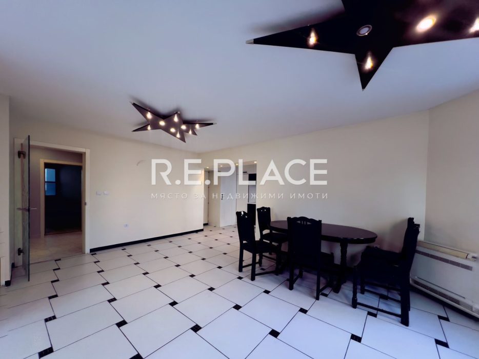 Продава четиристаен апартамент в р-н Спортна зала, гр. Варна