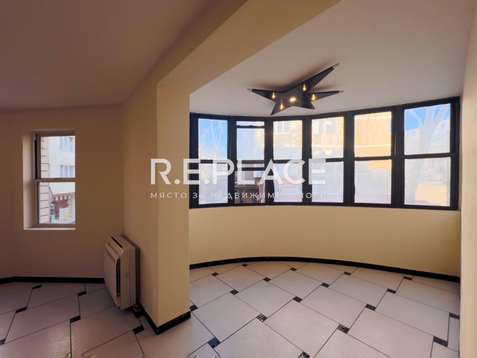 Продава четиристаен апартамент в р-н Спортна зала, гр. Варна