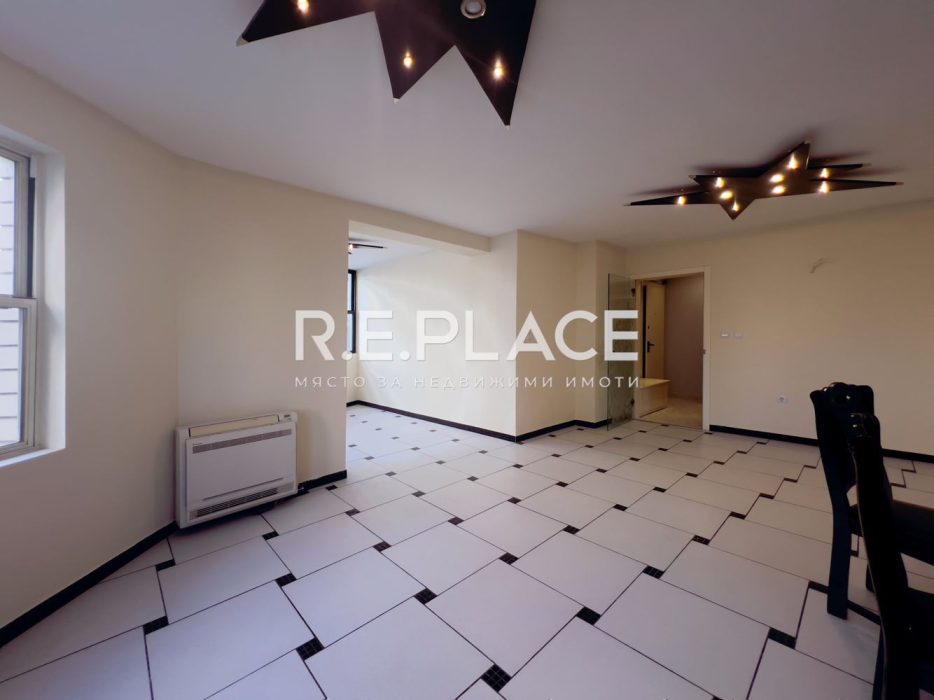 Продава четиристаен апартамент в р-н Спортна зала, гр. Варна