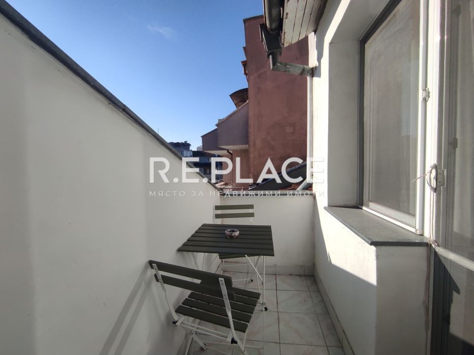 Продава двустаен тухлен апартамент в квартал Лятно кино Тракия, град Варна