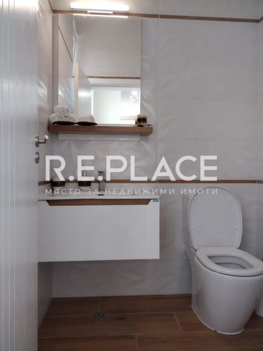 Триетажна къща за продажба в район на Ален Мак, гр. Варна.