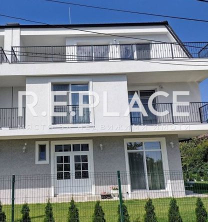 Триетажна къща за продажба в район на Ален Мак, гр. Варна.