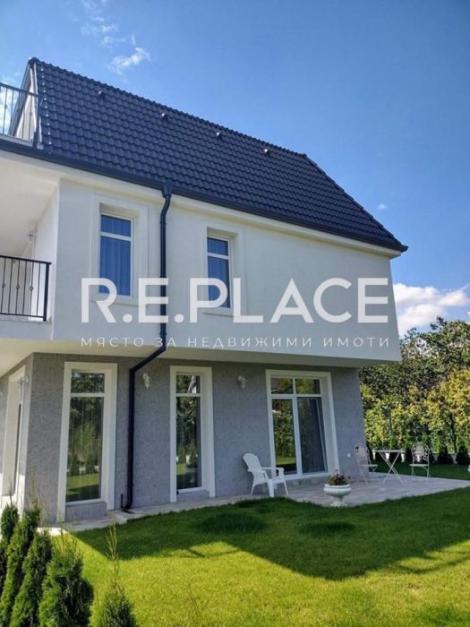 Триетажна къща за продажба в район на Ален Мак, гр. Варна.