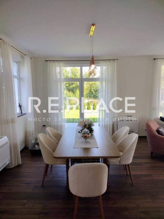 Триетажна къща за продажба в район на Ален Мак, гр. Варна.