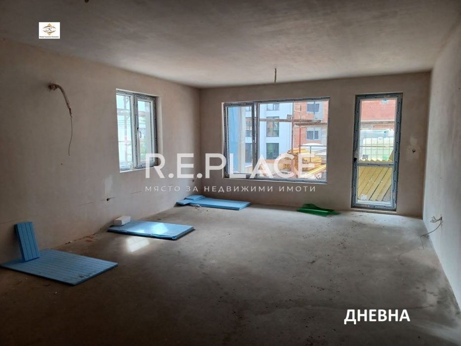 Продава тристаен апартамент Централна поща, гр. Варна