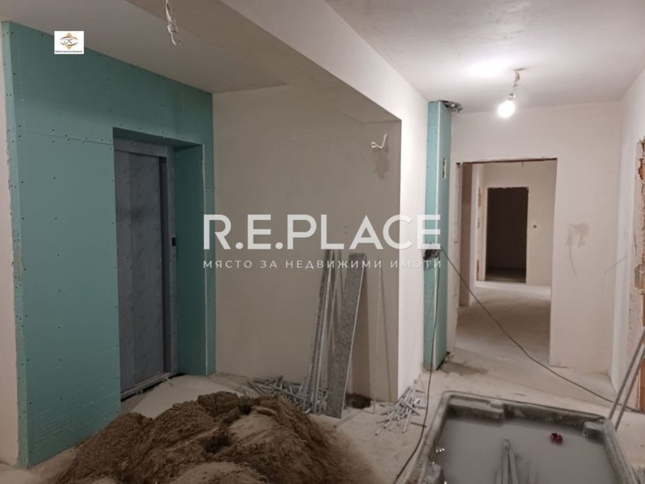 Продава тристаен апартамент Централна поща, гр. Варна