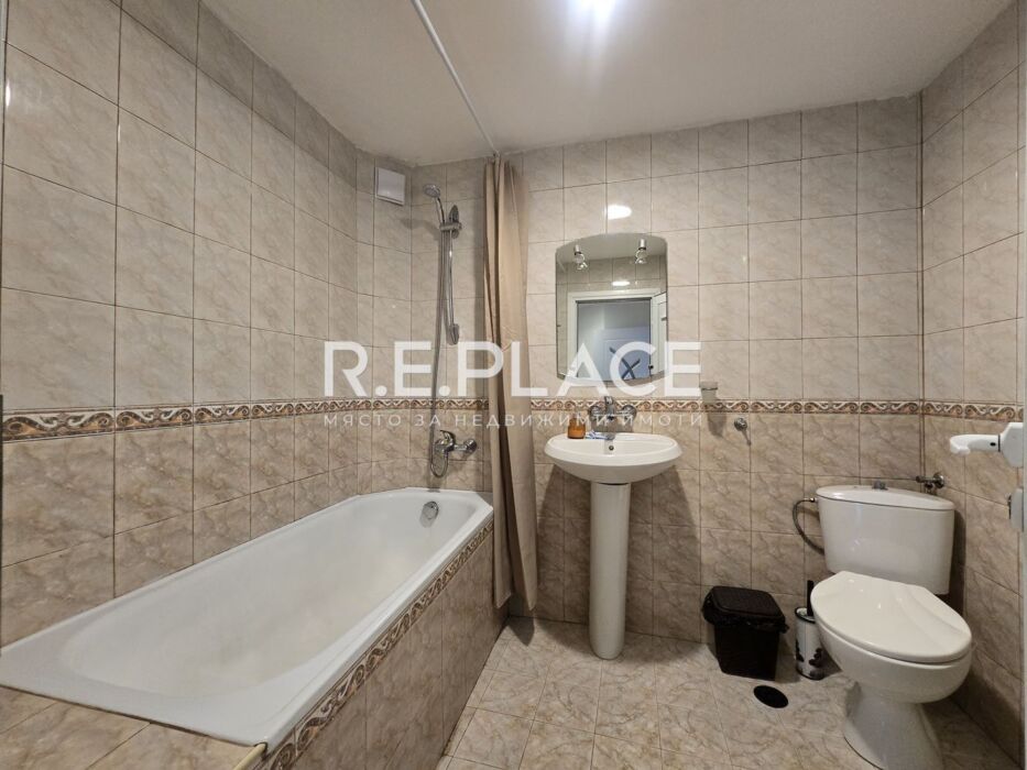 Тристаен апартамент за продажба до Колхозен пазар, Варна