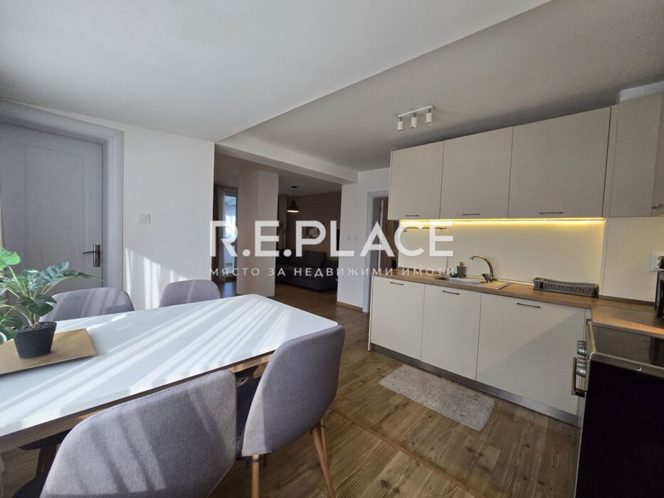 Тристаен апартамент за продажба до Колхозен пазар, Варна