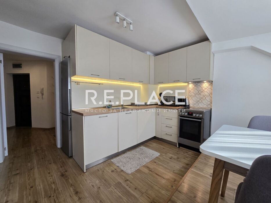 Тристаен апартамент за продажба до Колхозен пазар, Варна