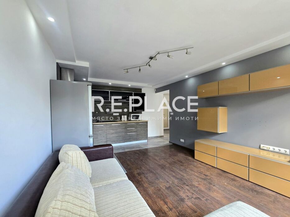 Самостоятелна къща с гараж и къща за гости – кв. Галата, Варна