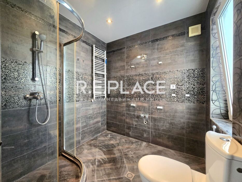 Самостоятелна къща с гараж и къща за гости – кв. Галата, Варна