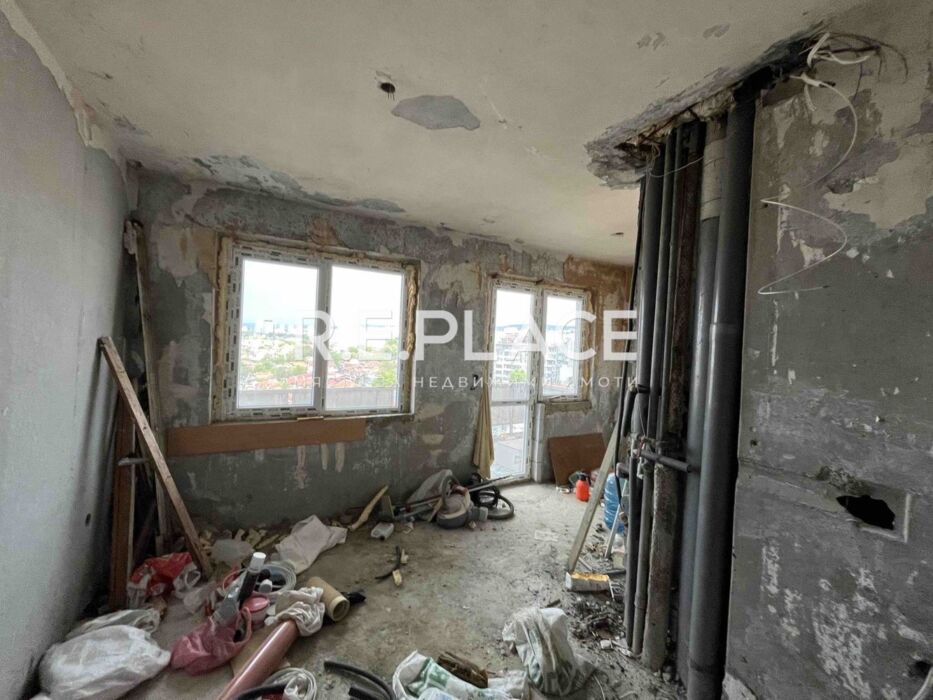 Тристаен апартамент под Автогара Варна