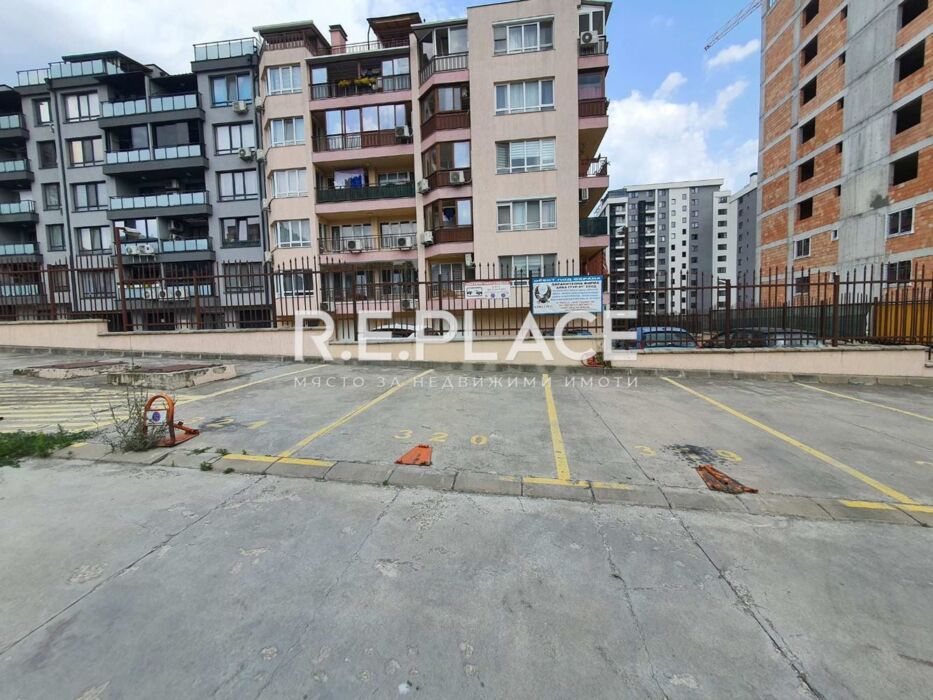 Отдаване под наем на Открито паркомясто пред комплекс "Оркид Хилс", район Възраждане - гр. Варна