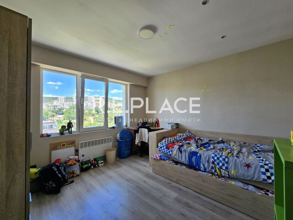 Тристаен апартамент с панорама към Варненското езеро! Гр. Варна