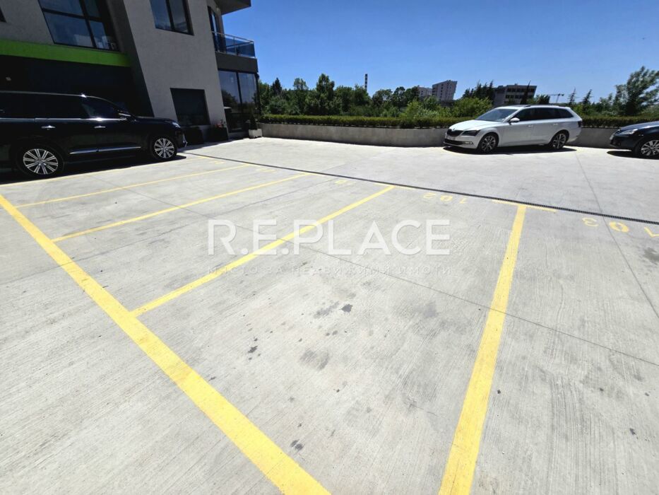 Продава се търговско помещение с паркомясто в кв. Кайсиева градина – к-с Гардън Резиденс