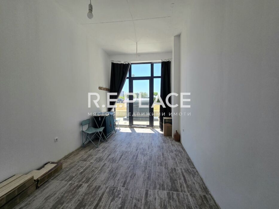 Продава се търговско помещение с паркомясто в кв. Кайсиева градина – к-с Гардън Резиденс