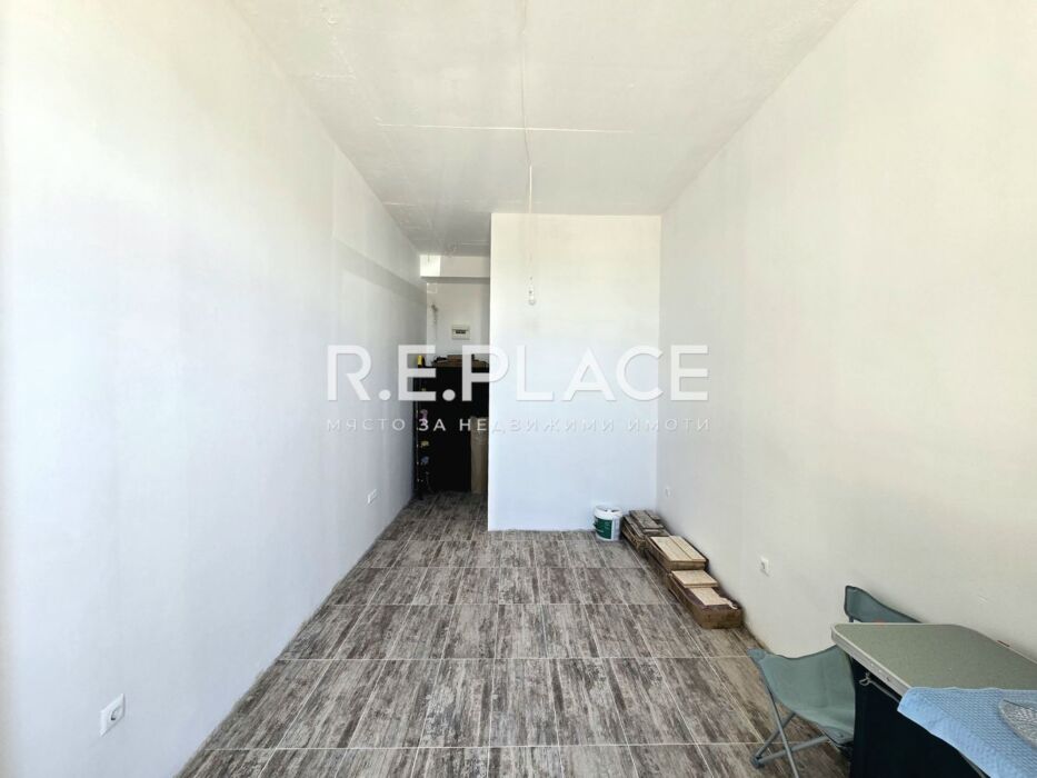 Продава се търговско помещение с паркомясто в кв. Кайсиева градина – к-с Гардън Резиденс