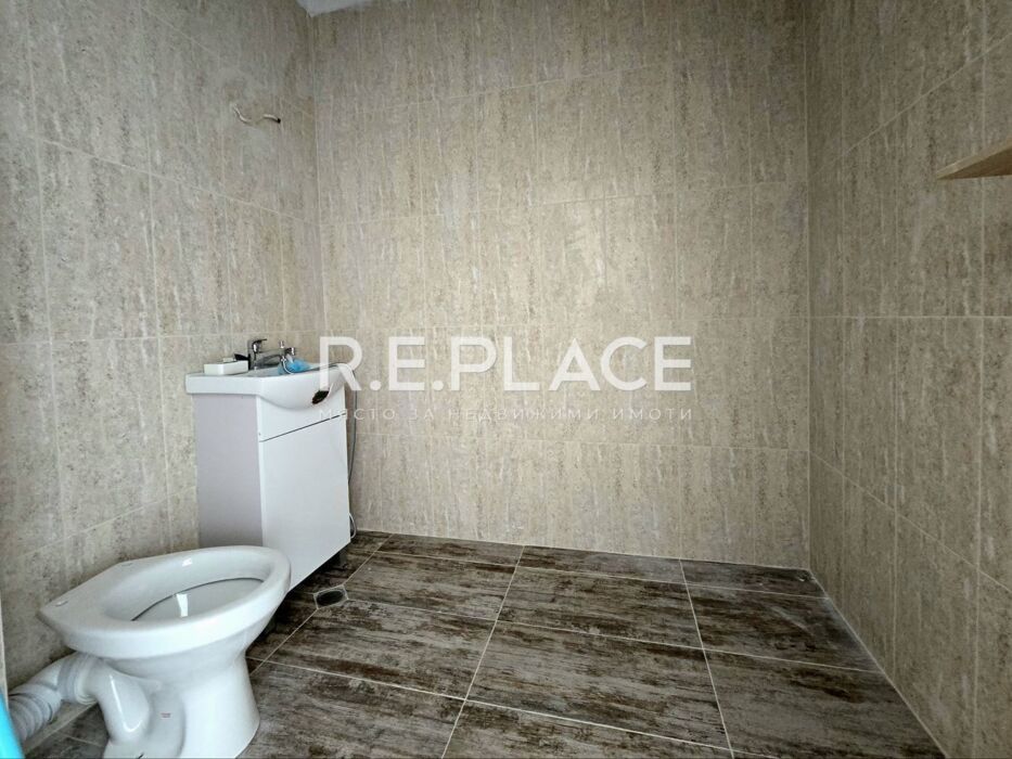 Продава се търговско помещение с паркомясто в кв. Кайсиева градина – к-с Гардън Резиденс