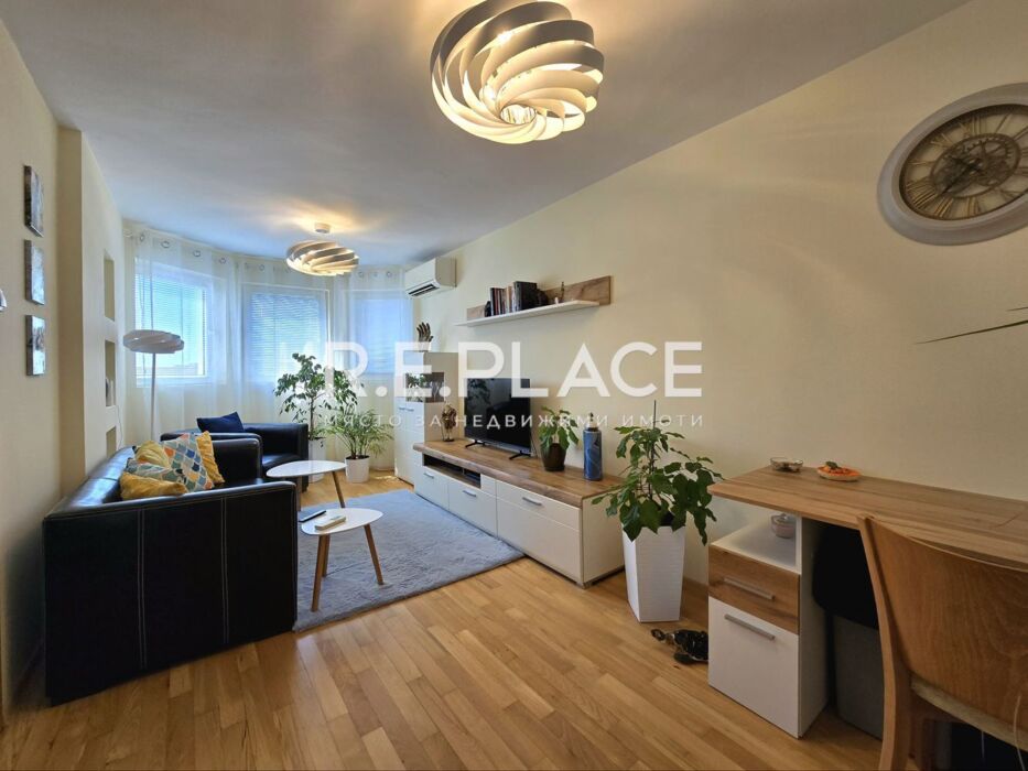 Ремонтиран апартамент с три стаи за продажба - гр. Варна