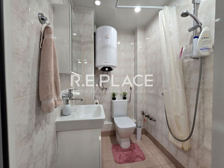 Ремонтиран апартамент с три стаи за продажба - гр. Варна