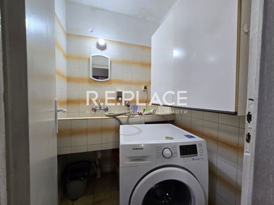 Продава четиристаен апартамент в гр. Варна, район Окръжна болница