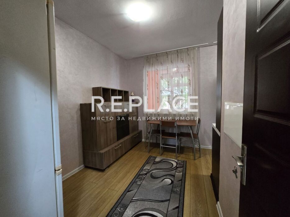 Продава четиристаен апартамент в гр. Варна, район Окръжна болница