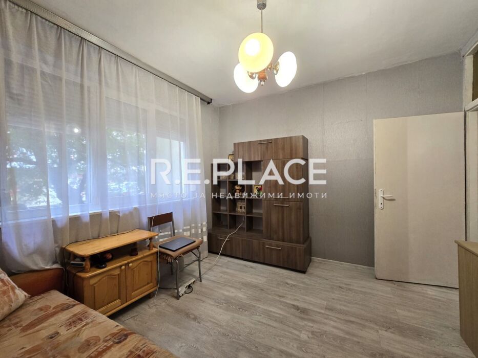 Продава четиристаен апартамент в гр. Варна, район Окръжна болница