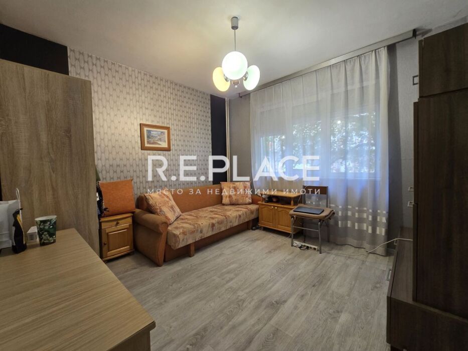 Продава четиристаен апартамент в гр. Варна, район Окръжна болница