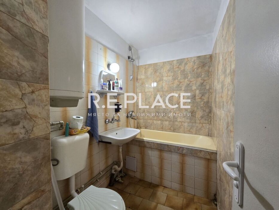 Продава четиристаен апартамент в гр. Варна, район Окръжна болница