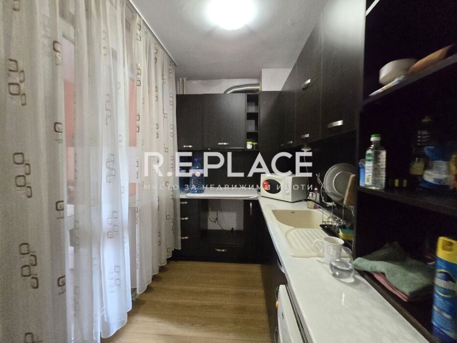 Продава четиристаен апартамент в гр. Варна, район Окръжна болница