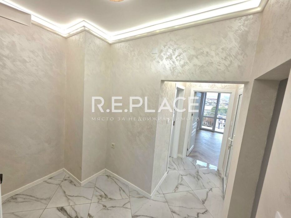 Продава тристаен апартамент, гр. Варна, Център