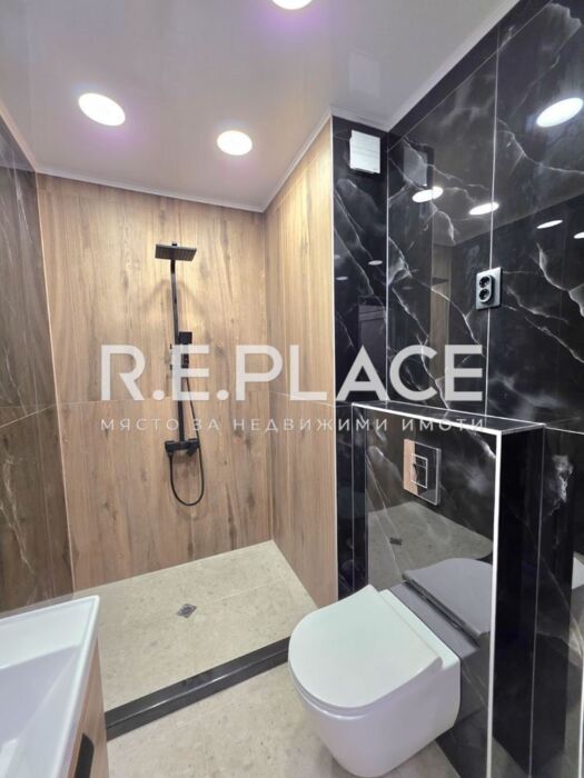 Продава тристаен апартамент, гр. Варна, Център