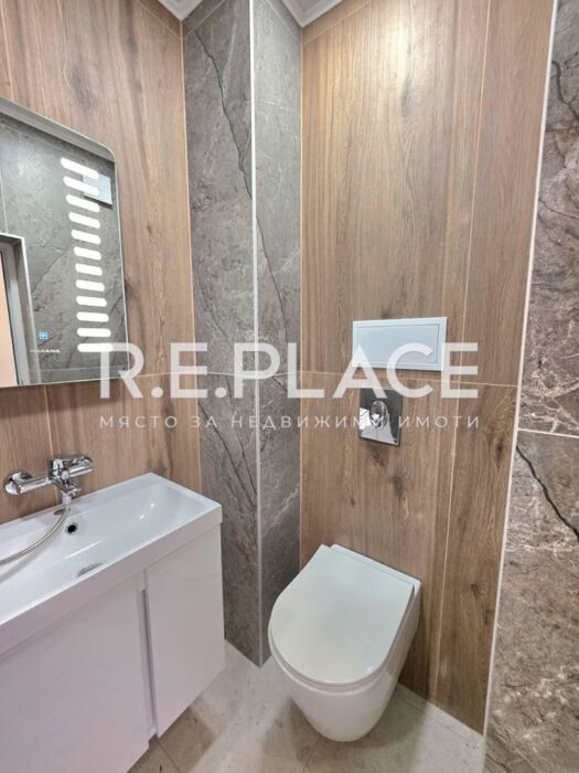 Продава тристаен апартамент, гр. Варна, Център