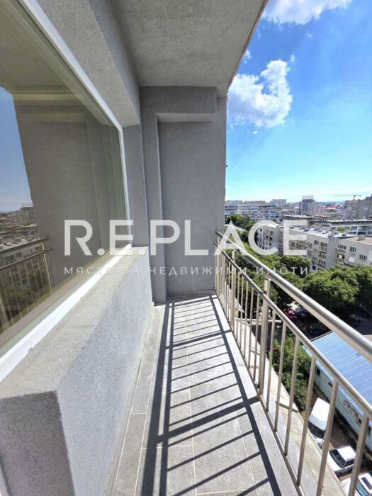 Продава тристаен апартамент, гр. Варна, Център