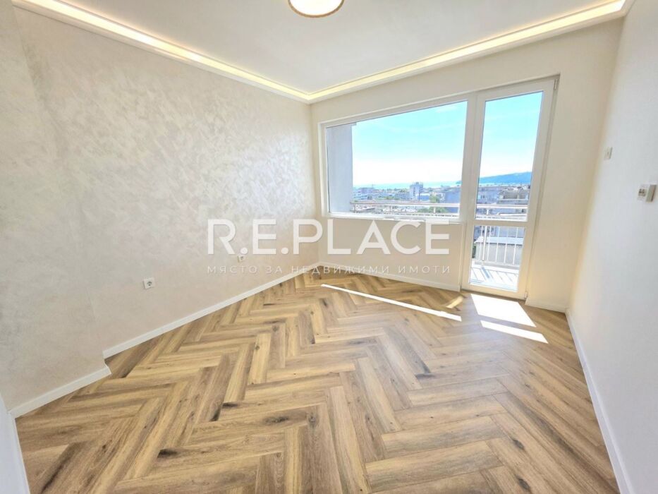 Продава тристаен апартамент, гр. Варна, Център