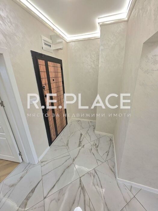 Продава тристаен апартамент, гр. Варна, Център