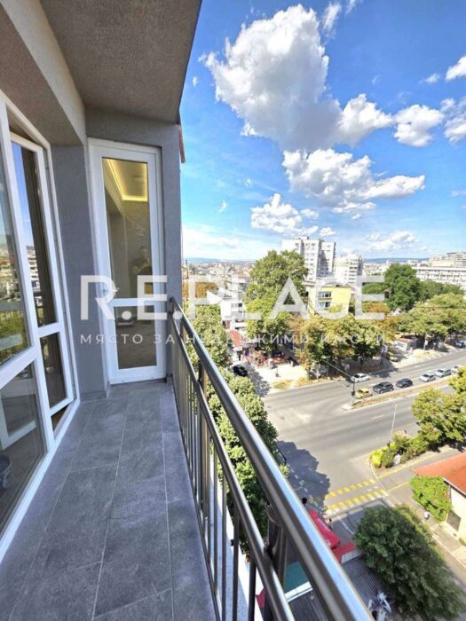 Продава тристаен апартамент, гр. Варна, Център