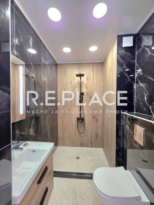 Продава тристаен апартамент, гр. Варна, Център