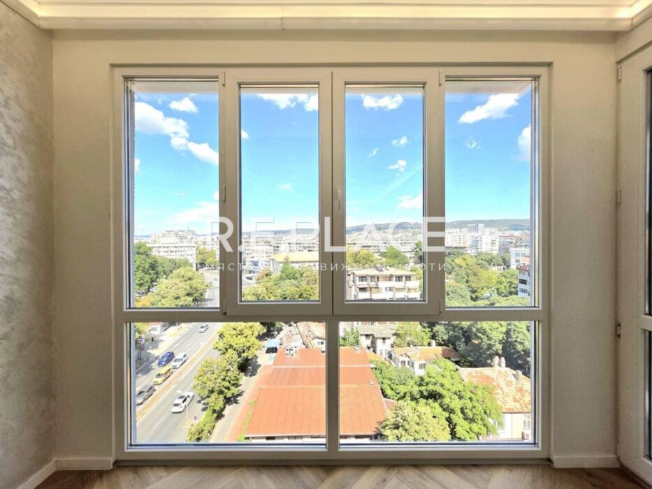 Продава тристаен апартамент, гр. Варна, Център